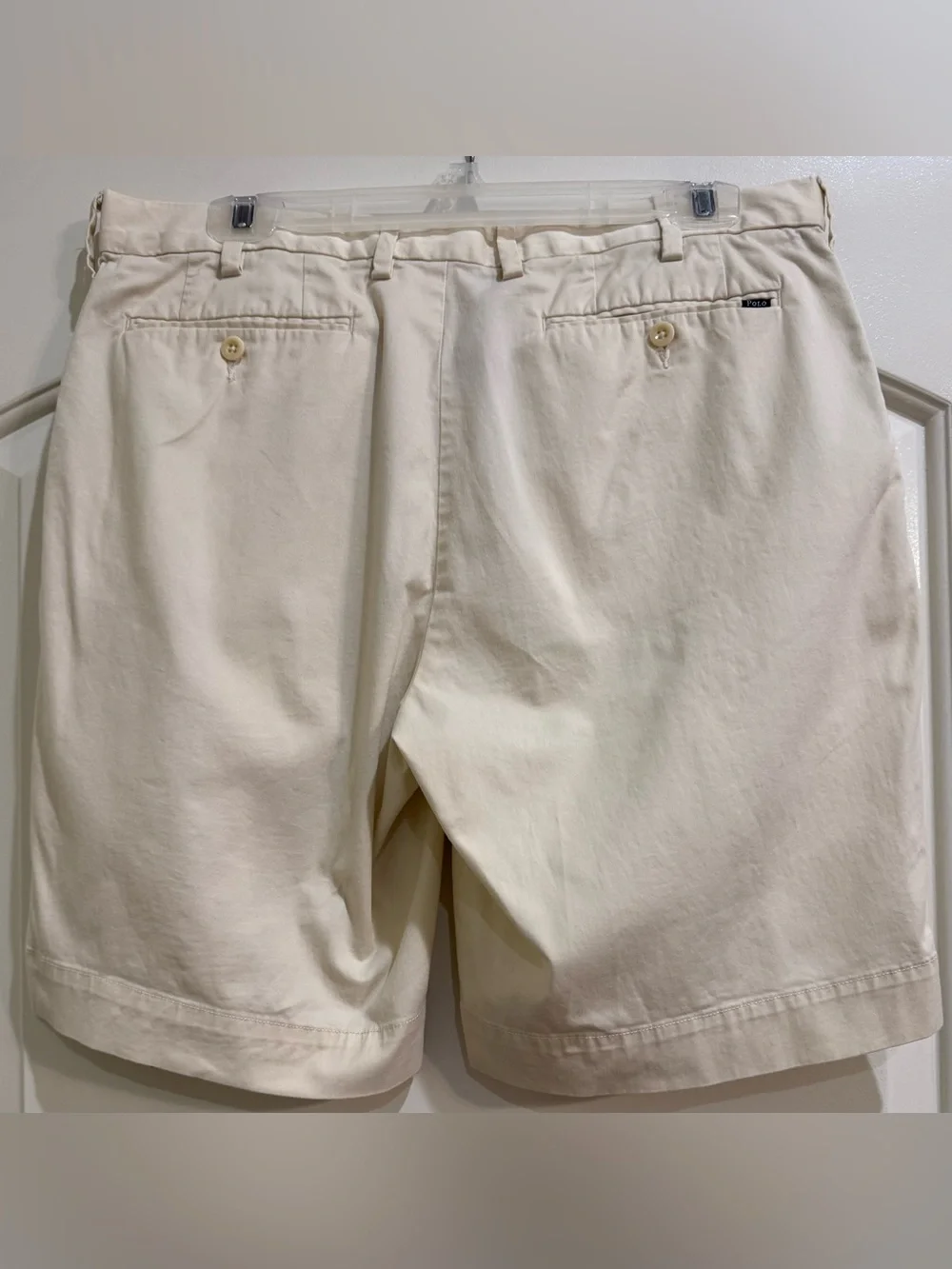 Ralph Lauren Men's Classic Fit Stretch Chino Shorts in Cream Color. Size 34